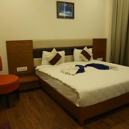 Hotel Anantaragreens Disa Екстериор снимка