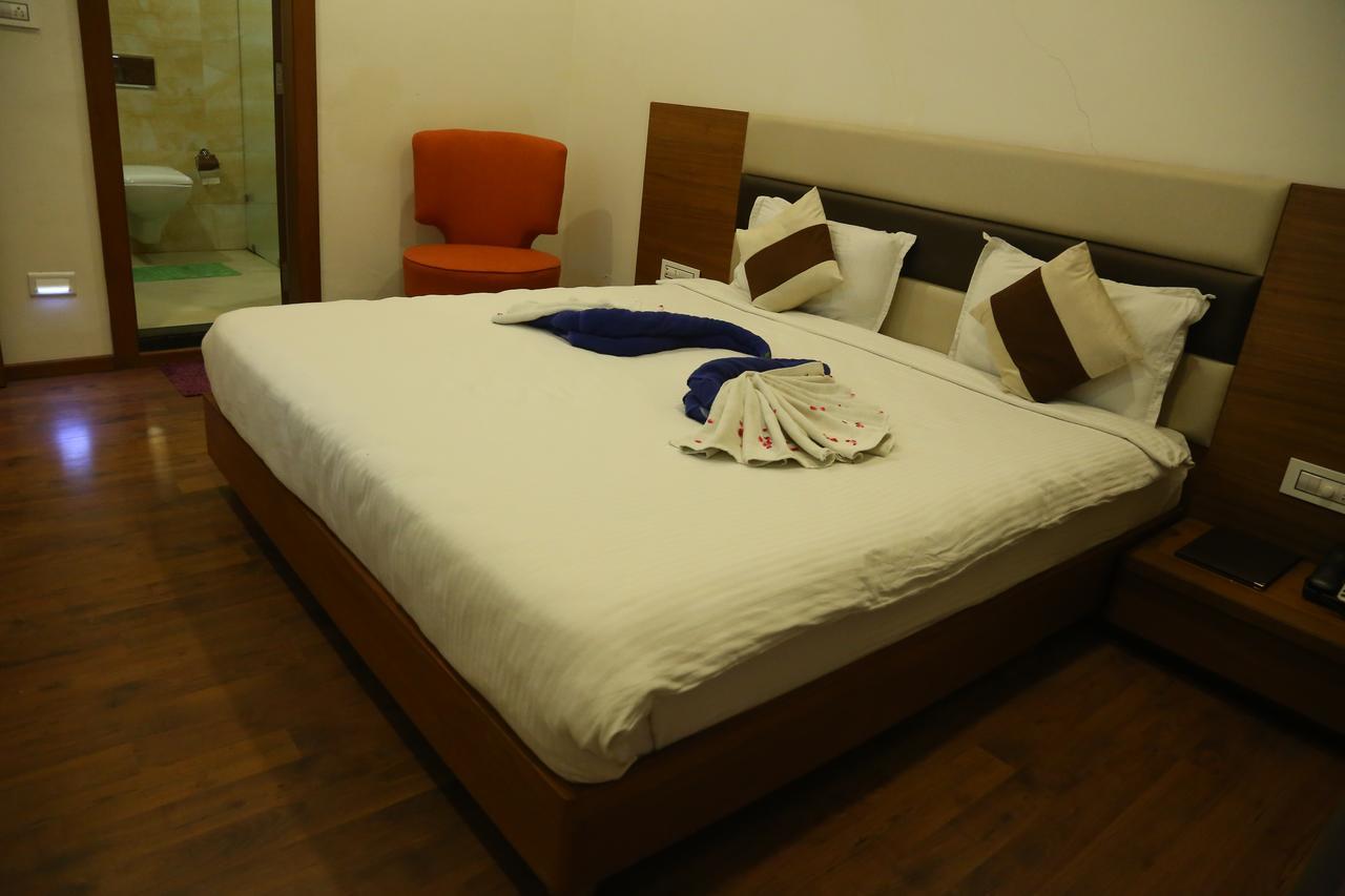 Hotel Anantaragreens Disa Екстериор снимка