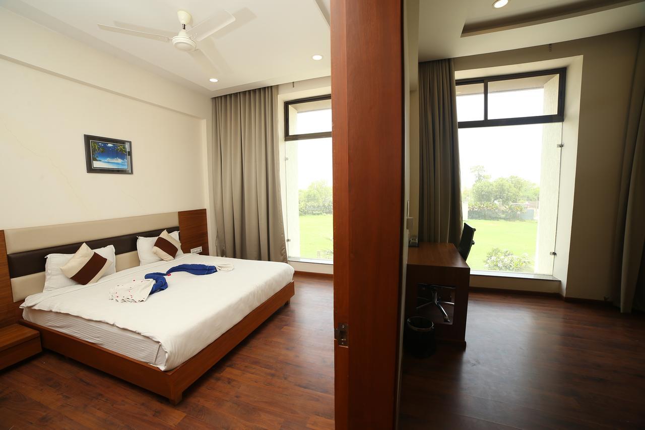 Hotel Anantaragreens Disa Екстериор снимка