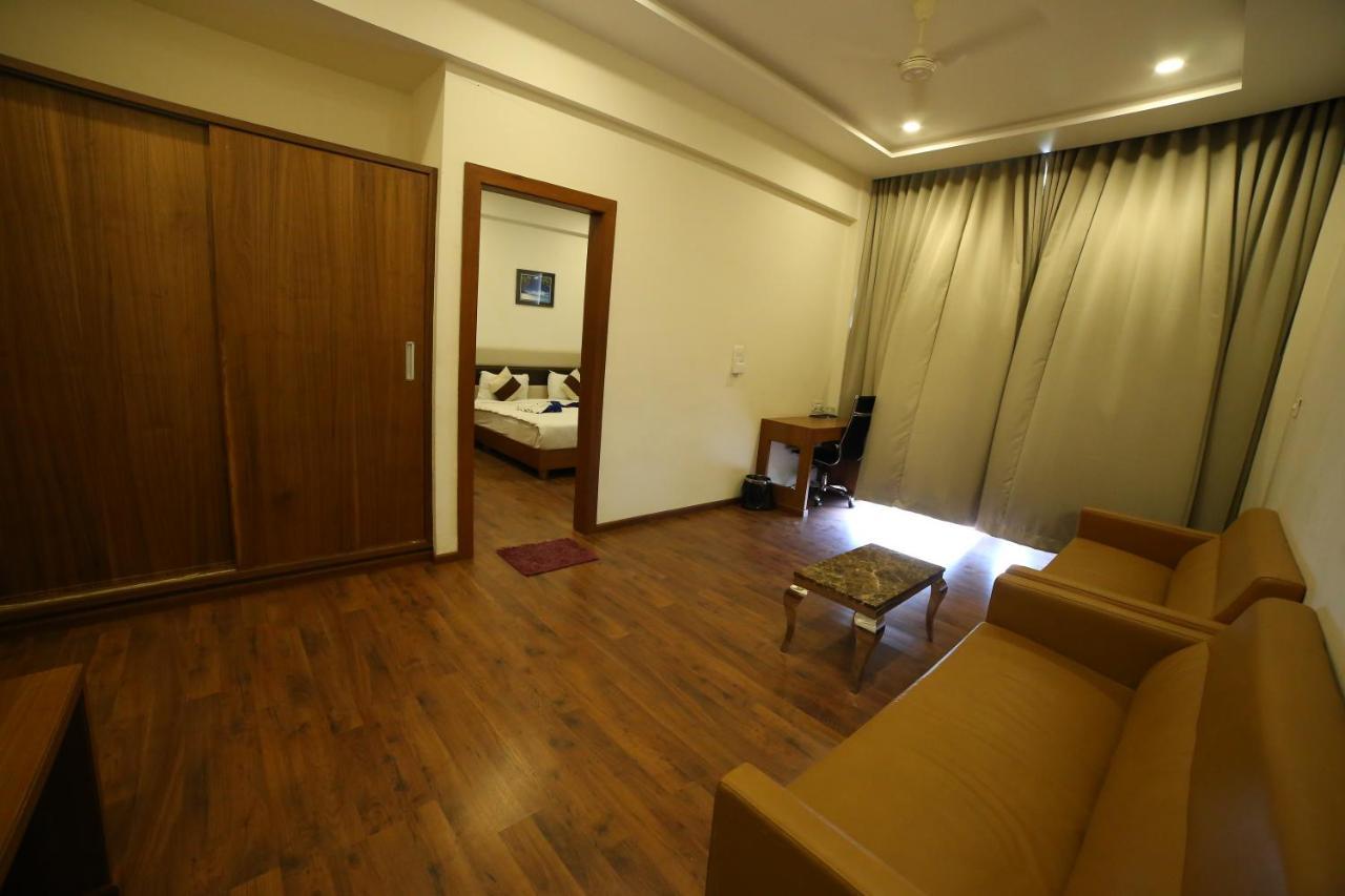 Hotel Anantaragreens Disa Екстериор снимка
